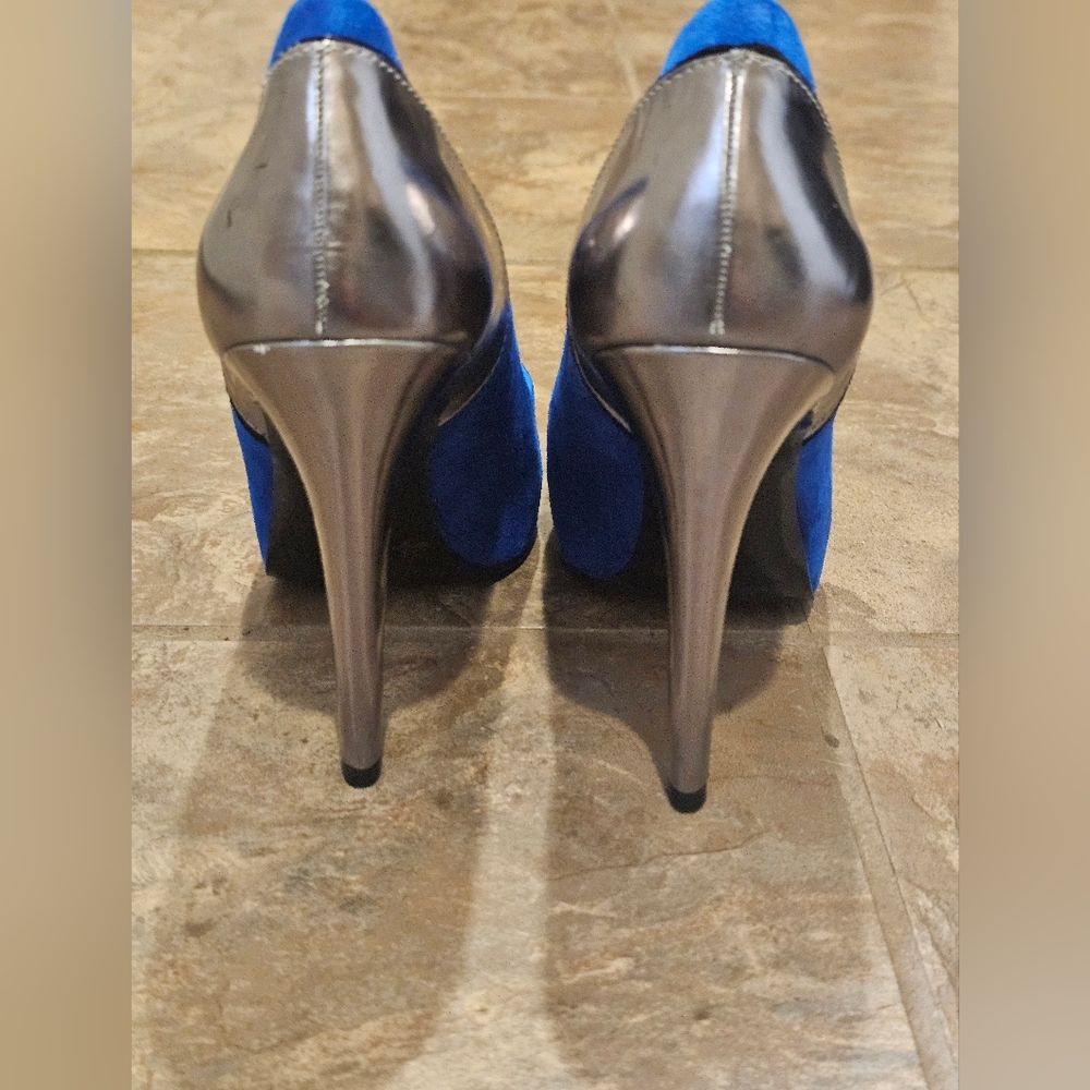 BCBGeneration BG-Peyton Suede Heels Size 9M - Picture 2 of 8